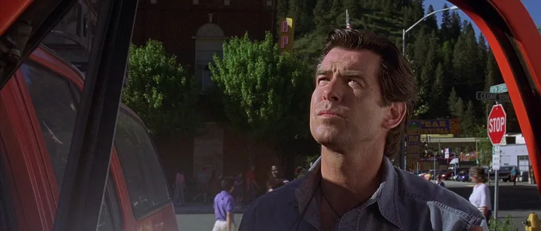 Dante’s Peak (1997): Running against lava