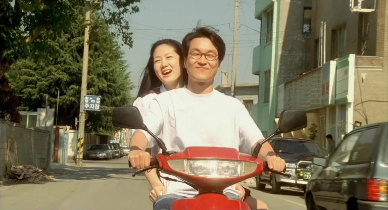 Christmas in August (1998): Fleeting love and impending loss