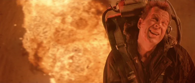 Die Hard 2 (1990): Air traffic nightmare
