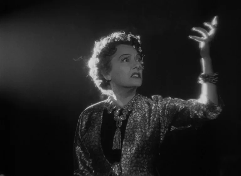 Sunset Boulevard (1950): The decaying artist
